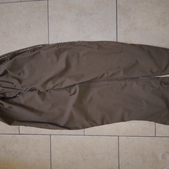 Mad Dog Gear Size L Brown Hunting Pants with Carhartt Brown Beanie - Picture 7 of 10